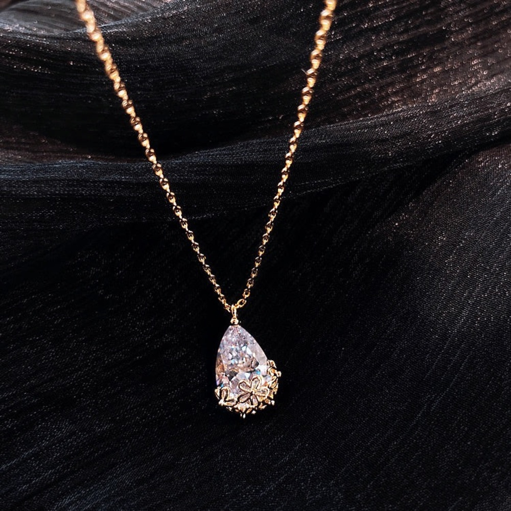 Crystal Waterdrop Pendalion - Picture 1 of 3